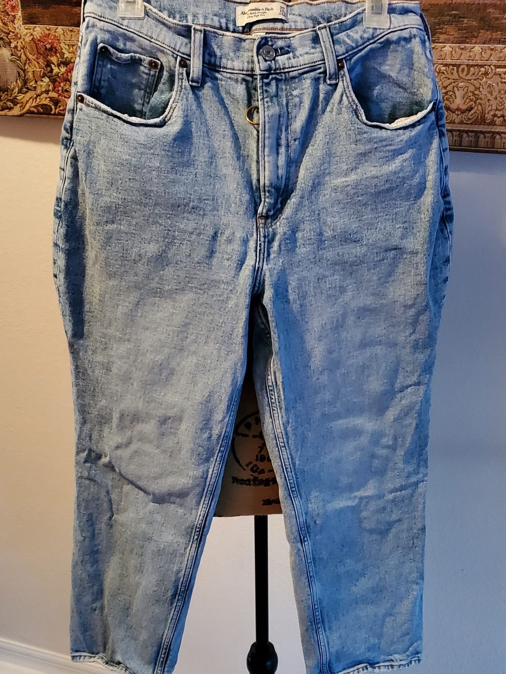 Light Wash Women’s Jeans - Classic Straight Fit